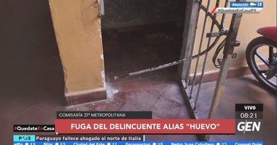 Delincuente dobló barrote de su celda y se fugó