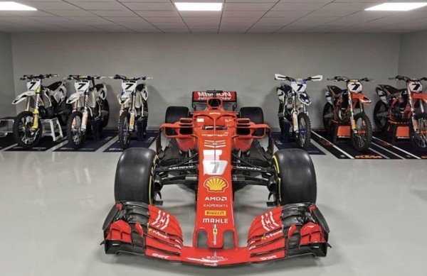 Ferrari sorprende a Kimi Räikkönen