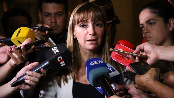 Diputados presentan proyecto de interpelación de la Ministra del Trabajo Carla Bacugalupo