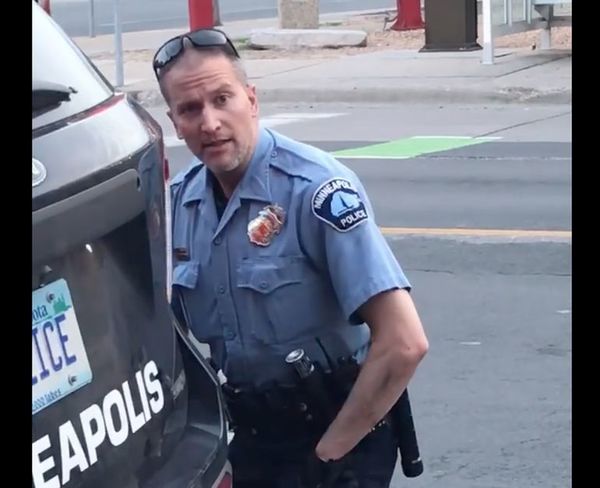 Detienen al policía implicado en la muerte de afroamericano en EE.UU. - Mundo - ABC Color