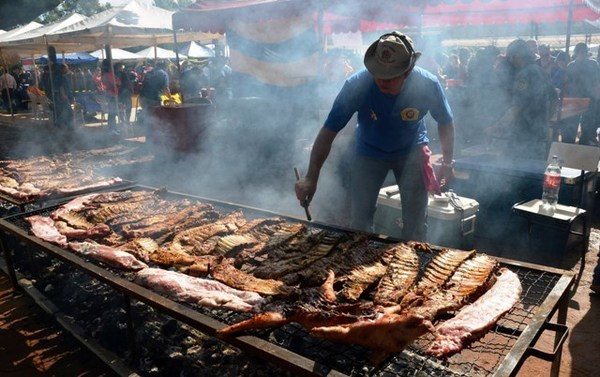 Llegó el gran día: Música, danza y mucha carne en el “Kure Luque Ára” • Luque Noticias