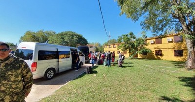 Más connacionales dejan albergues y regresan a sus domicilios