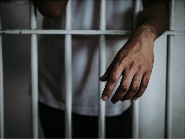 Adolescente, condenado a 6 años de cárcel tras crimen de su padrastro