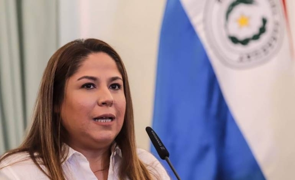 HOY / Imputan a Patricia Samudio por caso de compra de agua tónica y mascarillas en Petropar