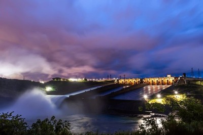 Itaipú CERRO nuevamente las compuertas del VERTEDERO