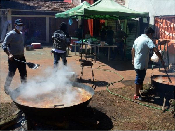 Entregan insumos  para 320 ollas populares en Itapúa