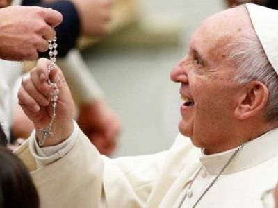 El Papa rezará hoy un rosario mundial por el fin del coronavirus