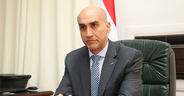 Vallejo: “Por el momento creo que debe continuar el ministro Mazzoleni”