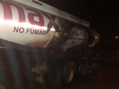 CAMIÓN TRANSPORTADOR DE COMBUSTIBLE SE INCENDIÓ EN CARLOS A. LÓPEZ 