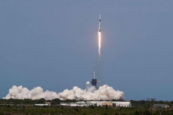 NASA reanuda vuelos espaciales con humanos desde EEUU con histórico lanzamiento de SpaceX