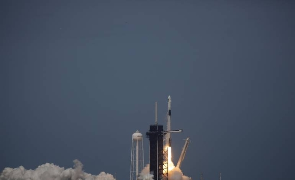 HOY / El Falcon 9 por fin parte con destino a la Estación Espacial Internacional