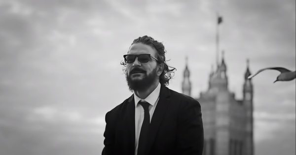 El nuevo disco de Arjona está disponible solo en su web (por ahora)