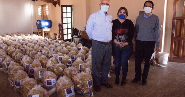 Entregan 930 kits de alimentos