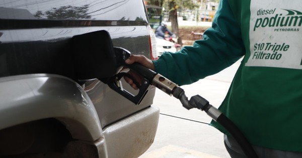 Leve repunte de comercialización de combustibles