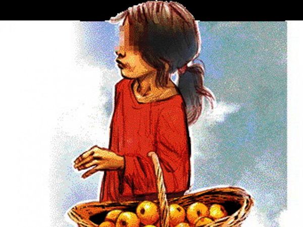 La calle estaba tan fría y ella tuvo que salir a vender sus mandarinas