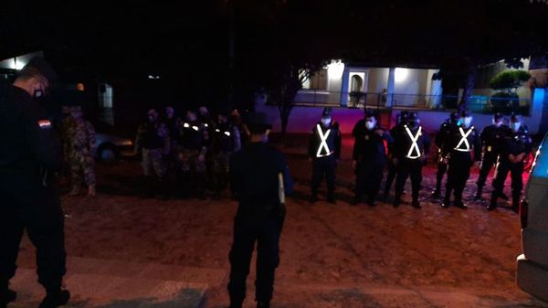 Detienen a 21 personas durante festejo de 15 años en plena pandemia - Nacionales - ABC Color