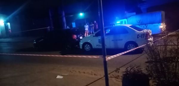 Padre de menor baleado aclara que no atropelló la barrera policial: "Jugaron a matar, tiene 6 disparos mi auto" » Ñanduti