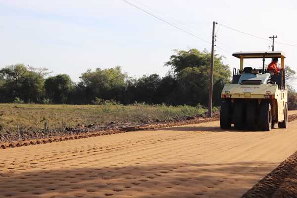 Avanza la rehabilitación y pavimentación asfáltica del tramo Pilar – General Díaz