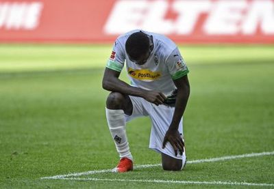 Thuram rinde homenaje y dedica un gol a George Floyd