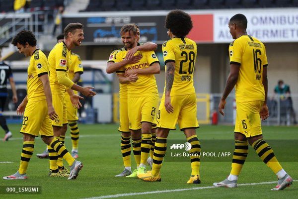 Con triplete de Sancho, Dortmund mantiene distancias - Fútbol - ABC Color