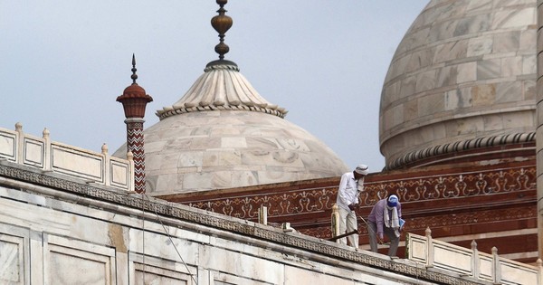 Fuertes tormentas en India causan muertes y dañan al Taj Mahal