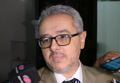 Director Anticorrupción del MEC contradice al ministro Euclides Acevedo
