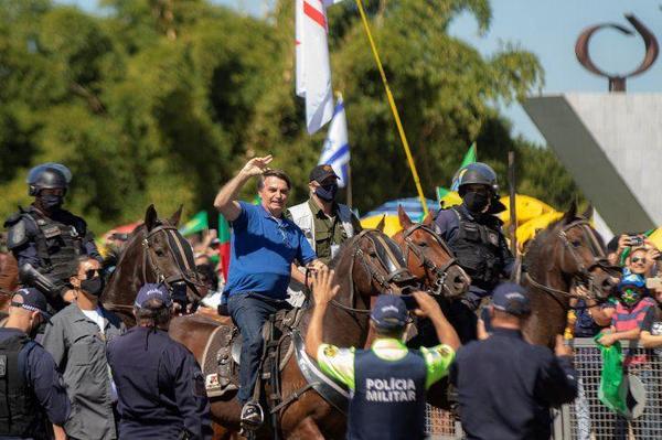 Bolsonaro se pasea a caballo entre miles de personas e ignora al Covid-19 – Prensa 5