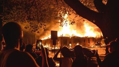 Unas 150 personas detenidas en Minneapolis por desafiar el toque de queda » Ñanduti