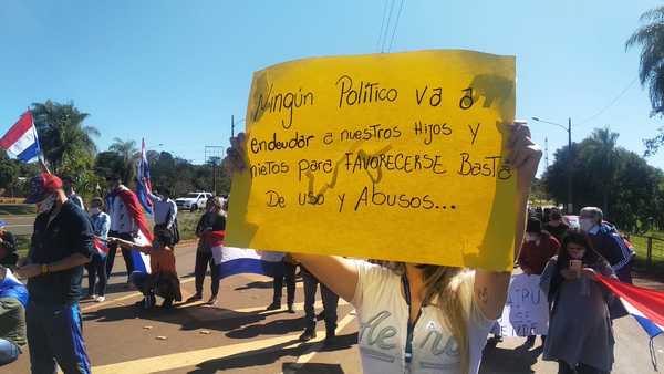 Sigue movilización ciudadana frente a la barrera de acceso a la Itaipú Binacional