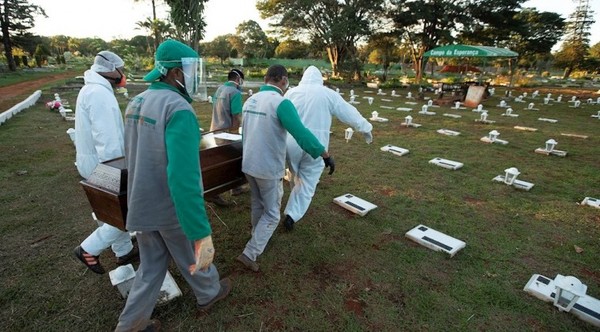 América Latina se hunde en la pandemia mientras el mundo ve la luz lentamente