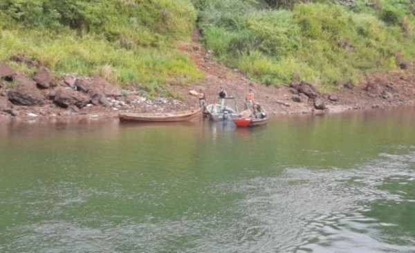Menor desaparece en el Río Paraná tras vuelco de embarcación