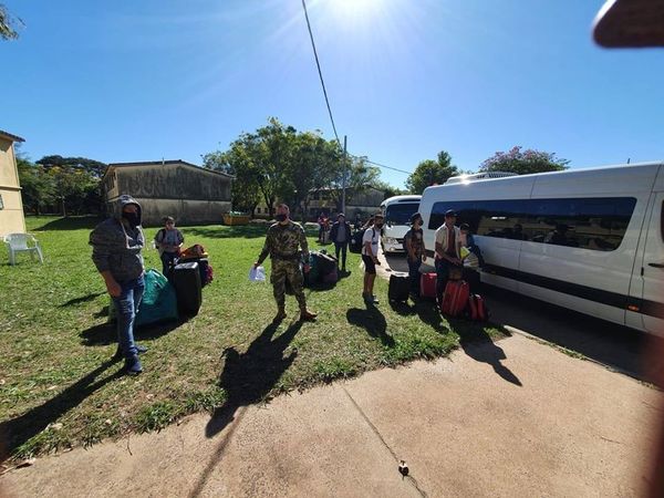 Unos 200 paraguayos que residen en EEUU retornan al país · Radio Monumental 1080 AM