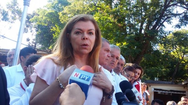 Embargan bienes de Sandra y otros siete involucrados en millonario desvío de dinero