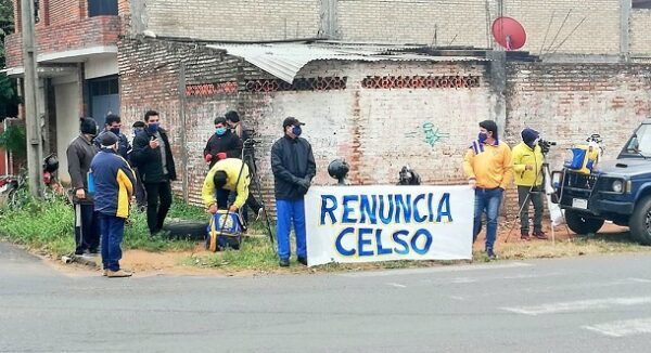 Renuncia masiva y pedido de renuncia de titular de Luqueño