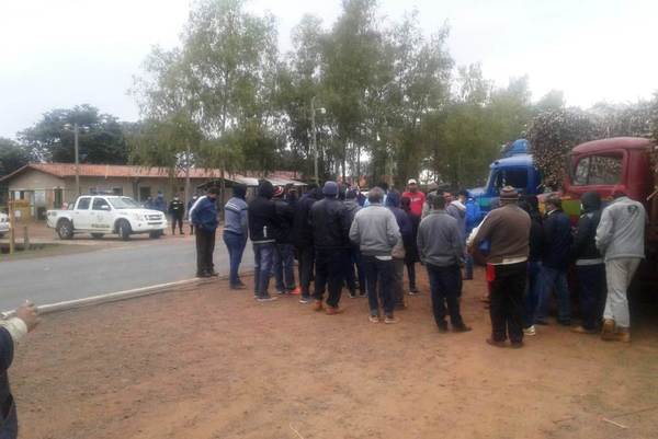 Productores cañeros en pie de guerra en Guairá • Luque Noticias