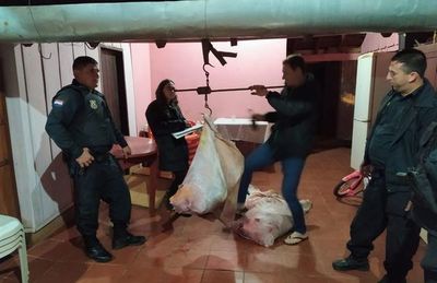 Supuestos abigeos abandonan carne faenada tras ser descubiertos por policías - Nacionales - ABC Color