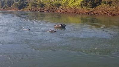 Adolescente desaparece tras vuelco de canoa en el río Paraná - ABC en el Este - ABC Color