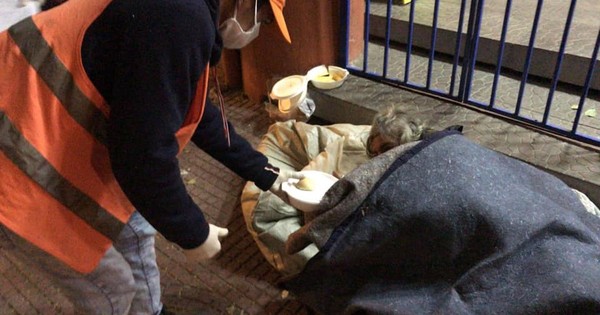 Durante madrugada fría fueron asistidas 54 personas en situación de calle