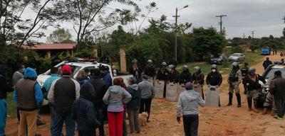 Vecinos del barrio 1ro de Marzo amenazan con quemar camión – Prensa 5