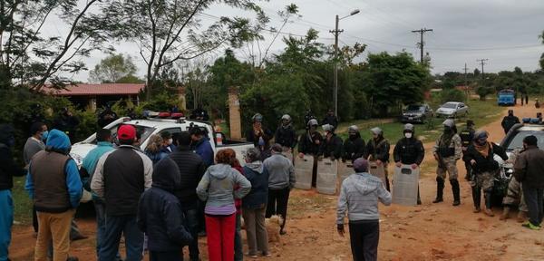 Vecinos del barrio 1ro de Marzo amenazan con quemar camión – Prensa 5