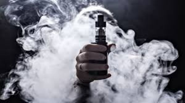 Vapear es tan dañino como fumar, advierte Salud
