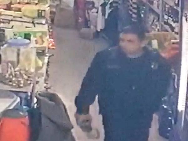 Acusan a policía de querer llevarse un vino en cartón dentro de la campera