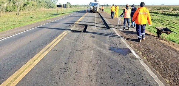 EJECUTAN TAREAS DE MANTENIMIENTO SOBRE RUTA 1 ACCESO A SAN COSME Y DAMIÁN. 