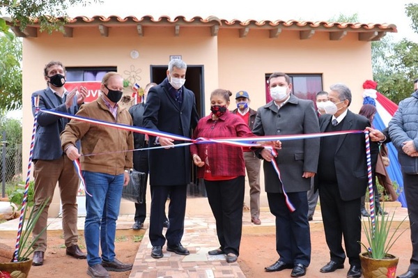Entregan casi 100 viviendas sociales en Central