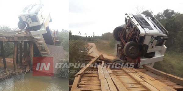 CAMIÓN CASI TERMINA EN UN ARROYO AL DESPLOMARSE UN PUENTE