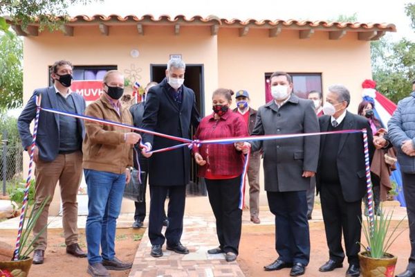 Cerca de 100 familias de Central inauguraron su casa propia