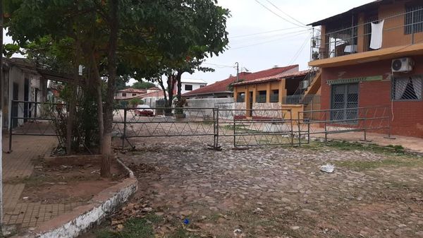 Vecinos denuncian que vallado cierra toda una cuadra para proteger la vivienda de Quiñónez - Nacionales - ABC Color