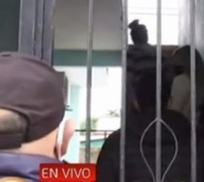 Incautan 66 kilos de marihuana en una embarcación en el río Paraná  - Paraguay.com