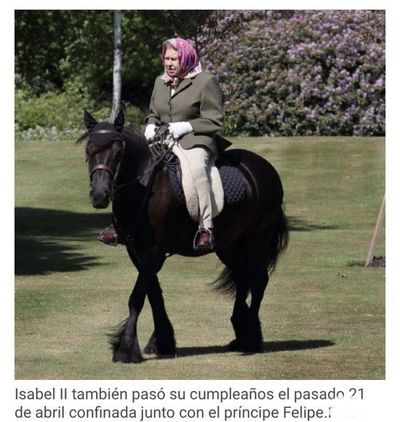 Isabel II monta a caballo en su primera salida desde el confinamiento