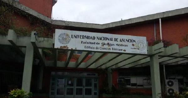 Denuncian que el decano de Medicina cerrará la carrera de Podología